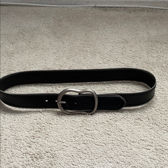 Elegant Black Belt with Silver Buckle - Picture 1 of 3